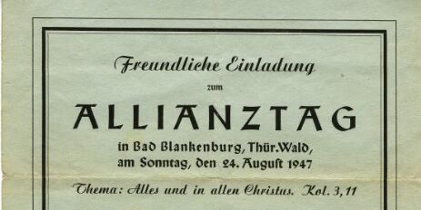 Ein einladendes Dokument für den Allianztag in Bad Blankenburg am 24. August 1947. Es enthält Informationen zu Themen, Veranstaltungen und Zeitplänen, einschließlich Gottesdiensten und Konferenzen. Das Dokument ist in deutscher Sprache verfasst und hat einen offiziellen Stempel.